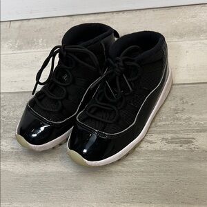 Jordan 11 Retro Toddler 9C Black Patent Leather Mid Top Sneakers